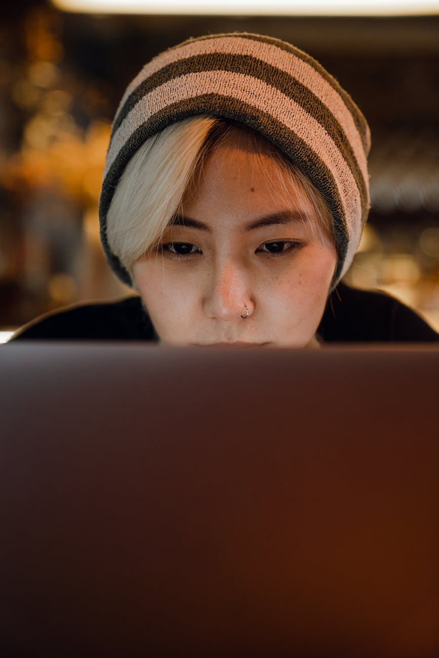 young asian woman using laptop in cafe
